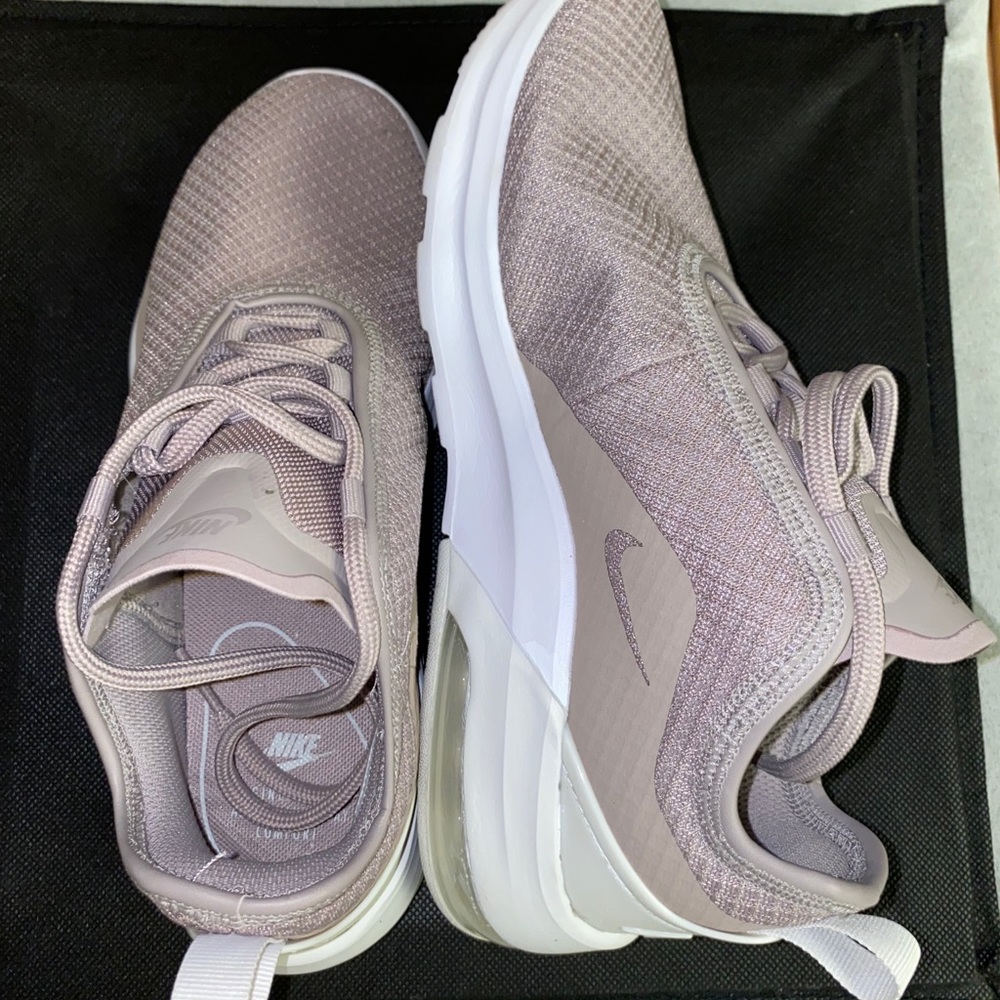 Nike Air Max Motion 2